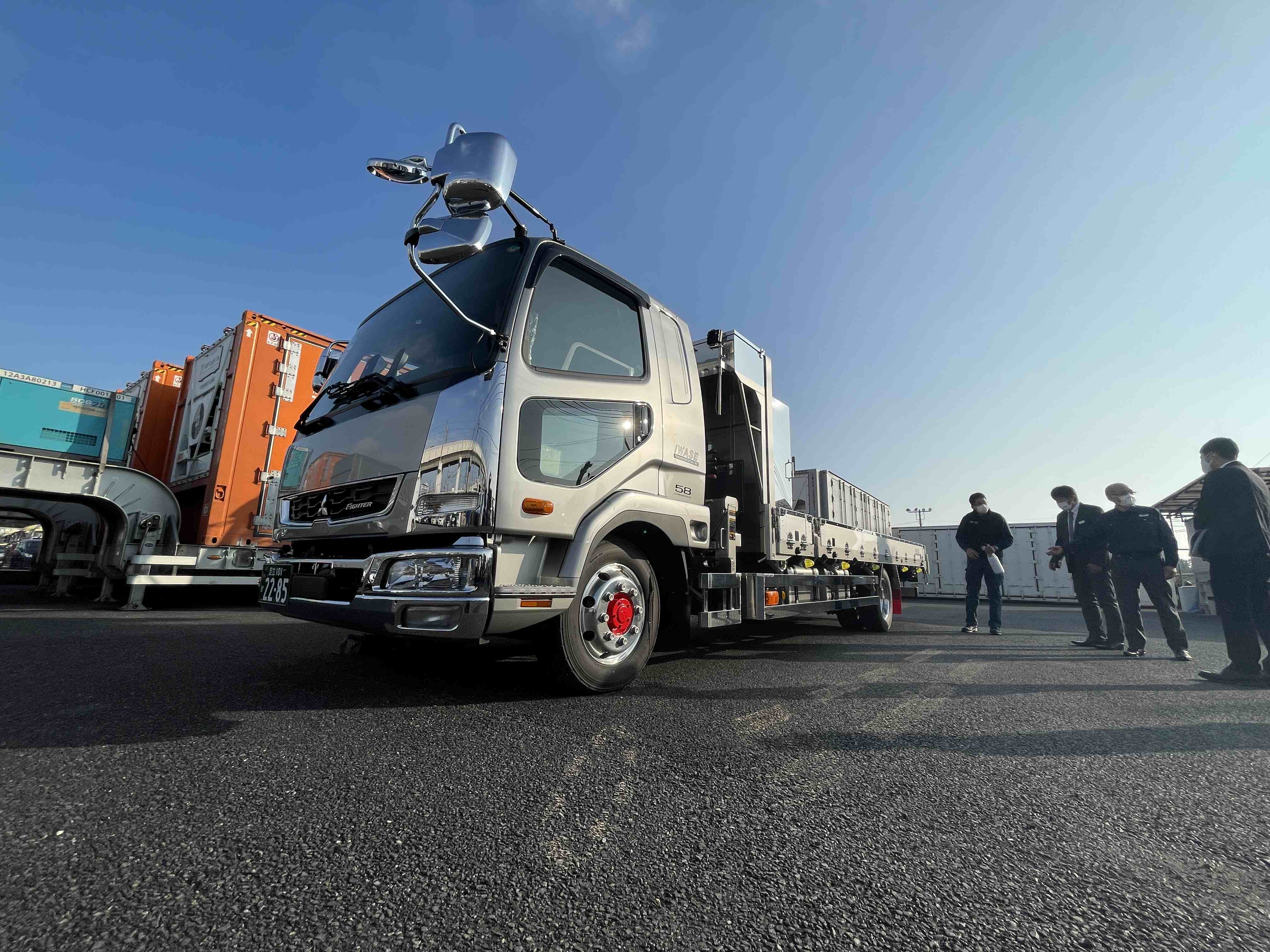 6tユニック車納車 大型機械や重量物運搬でお困りの方は 岩瀬運輸機工にご相談下さい